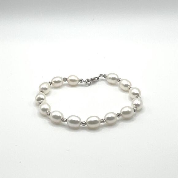Girls Children Pearl and Rondelle Bracelet, Flower Girl Pearl Bracelet - Picture 4 of 6